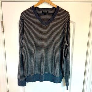 Men's Banana Republic Gray Merino Wool V-neck Pullover Sweater Large